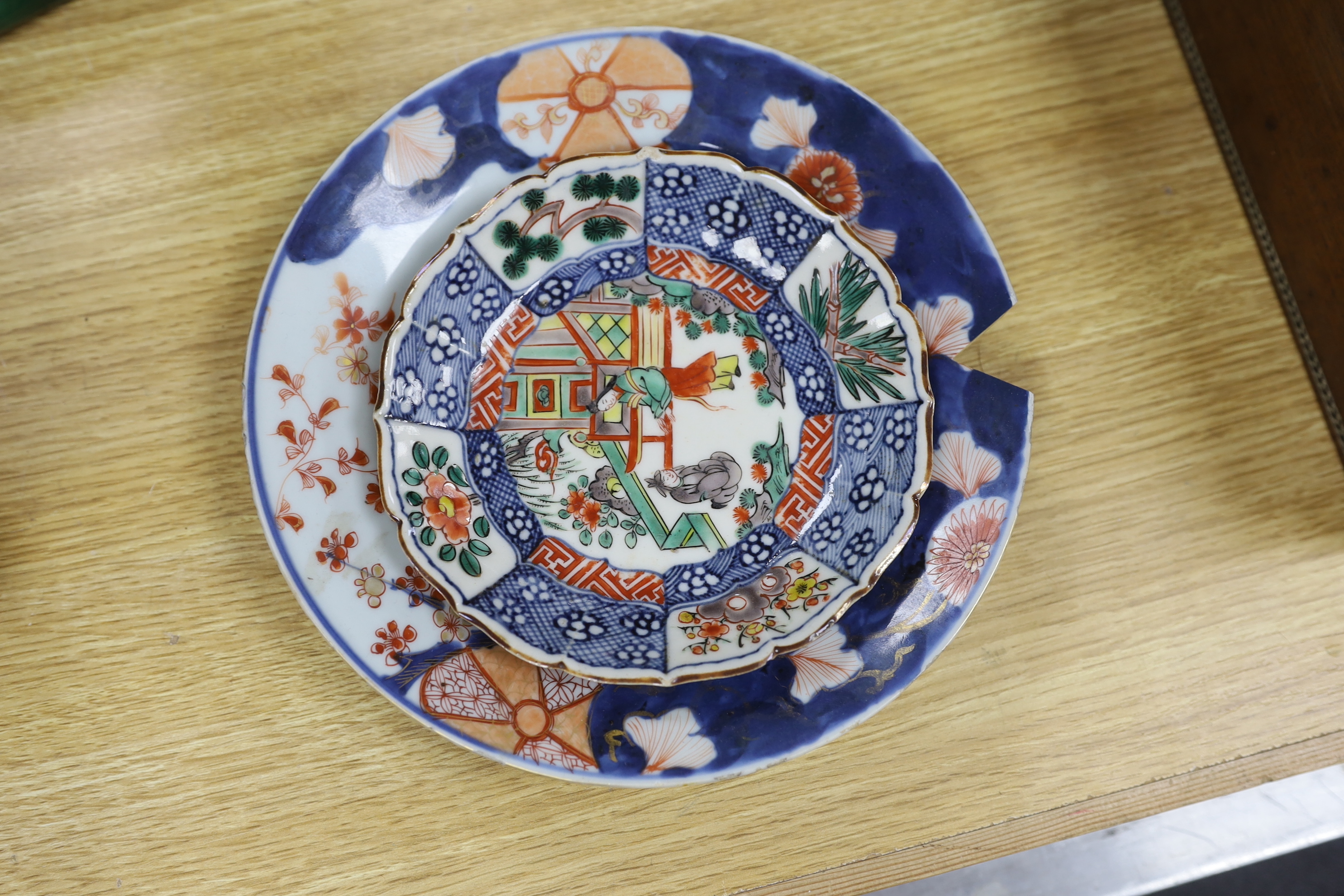 A Chinese famille rose vase, 16cm tall, together with a Japanese Imari plate and two others